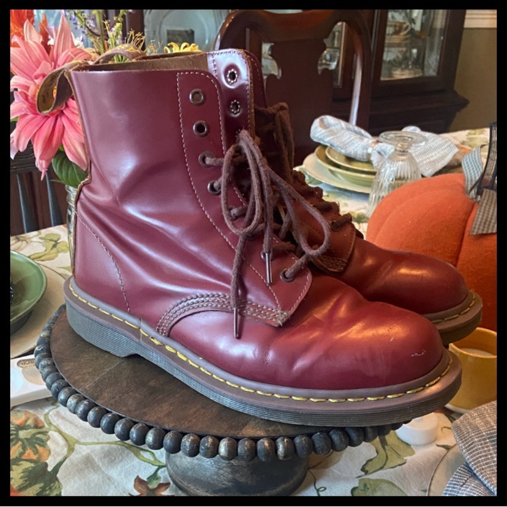 Dr Martens Made in England Vintage 1460 Red Quilon Lace-Up Boots - Picture 2 of 9